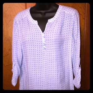 Breezy summer blouse, size medium is a must have!